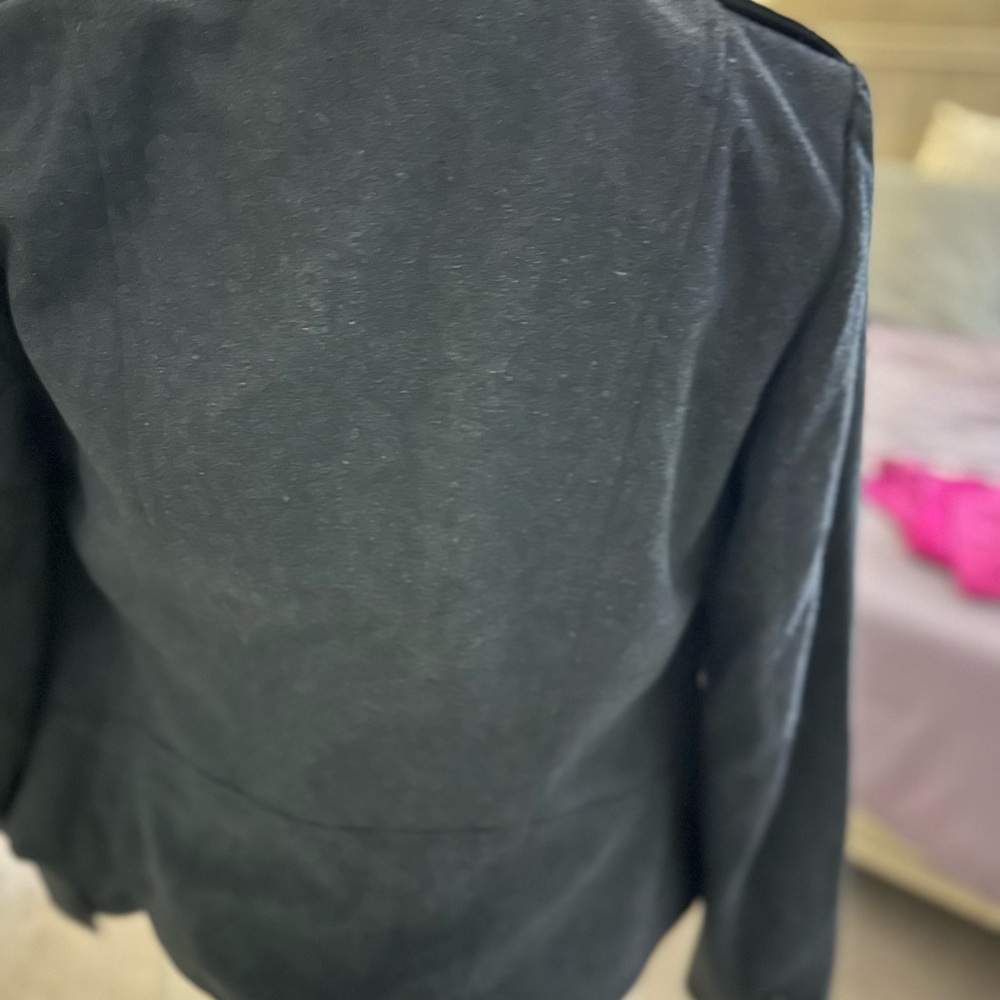 Stylish Black Double-Breasted Jacket - image 3